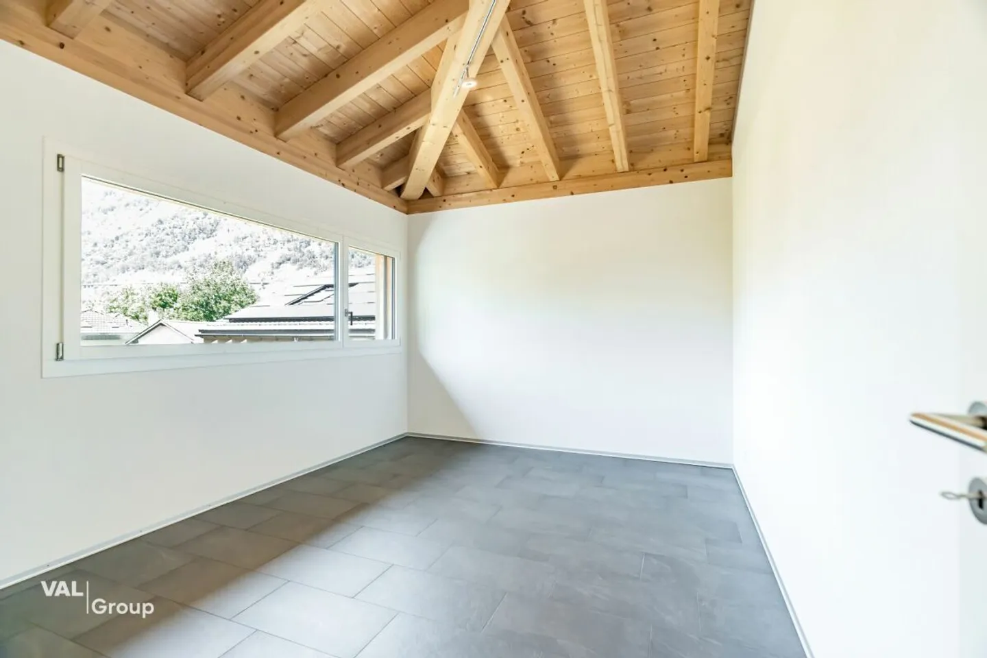 Wood, Heart and High-Tech - Modern Living in the Upper Valais at the Highest Level - Photo 11 of 13
