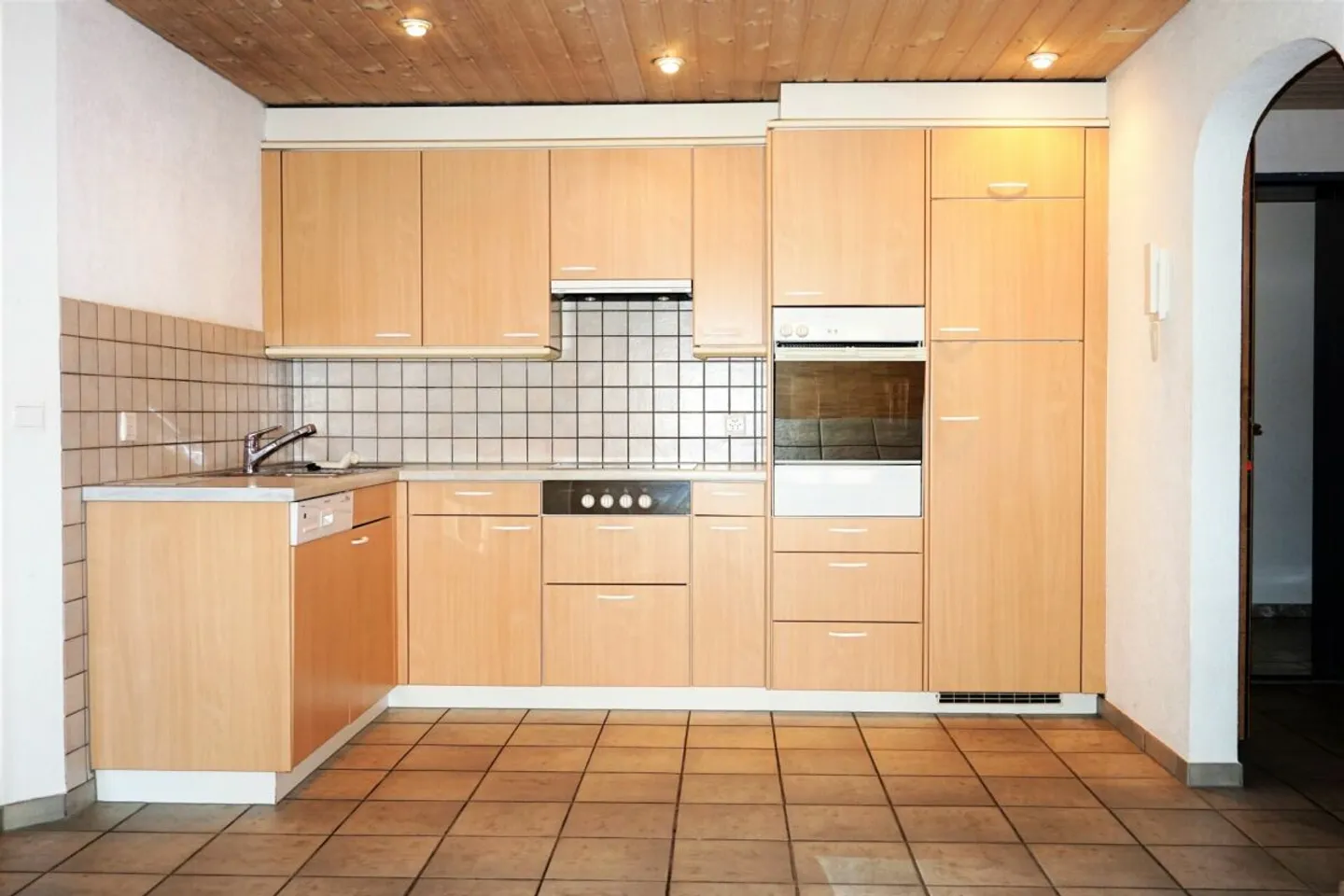 Central 2.5 Room Apartment - Photo 1 of 7