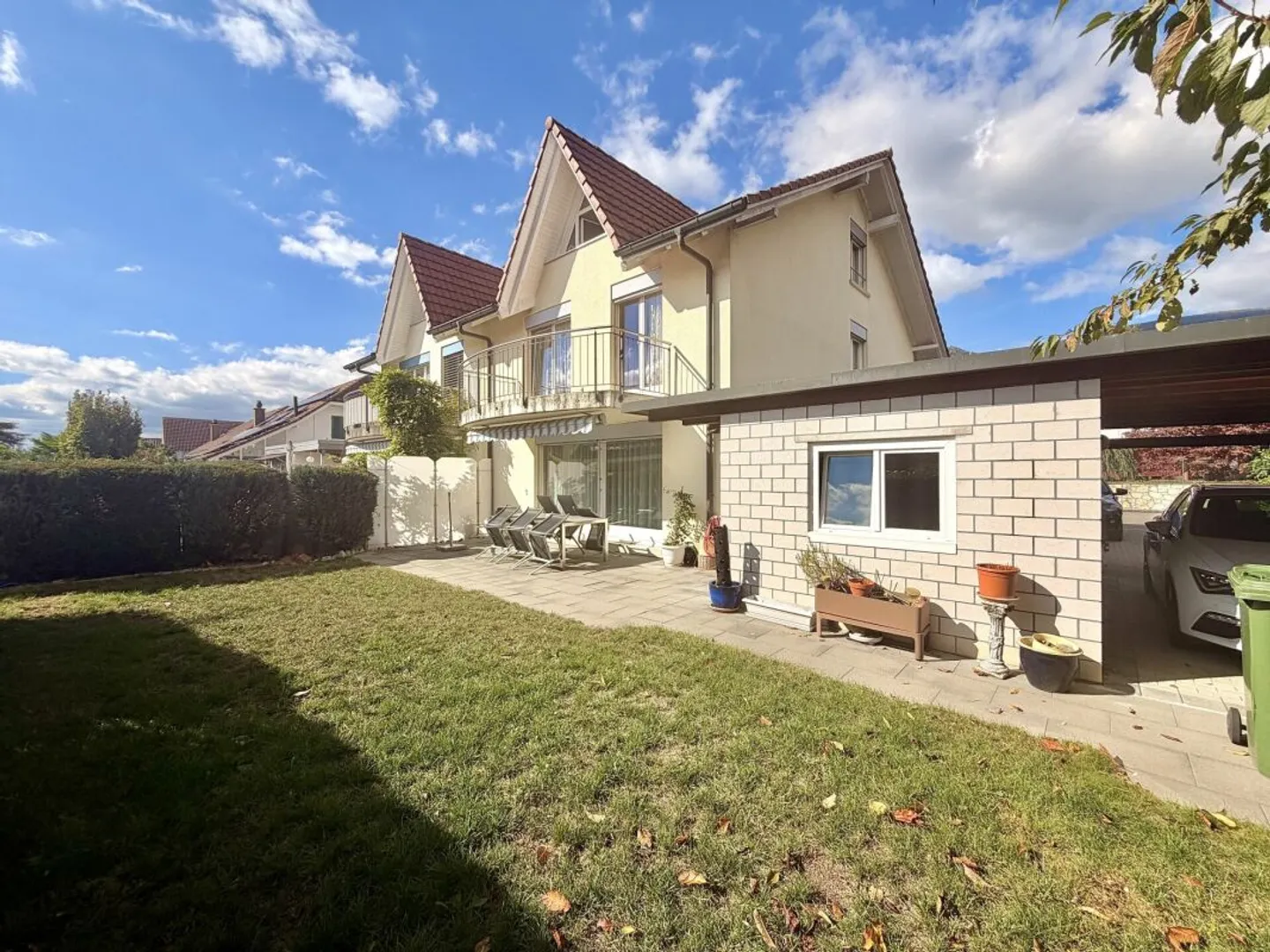 Grosszügiges 7.5-Zimmer Doppel-Einfamilienhaus in Bellach! - Foto 1 di 13