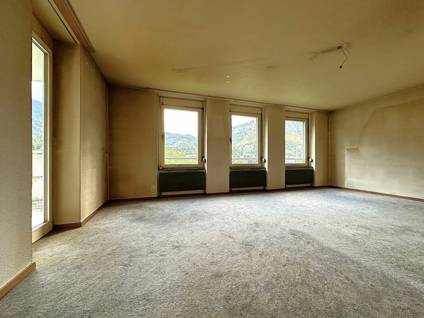 Geräumige Wohnung mit Loggia - Foto 2 von 11
