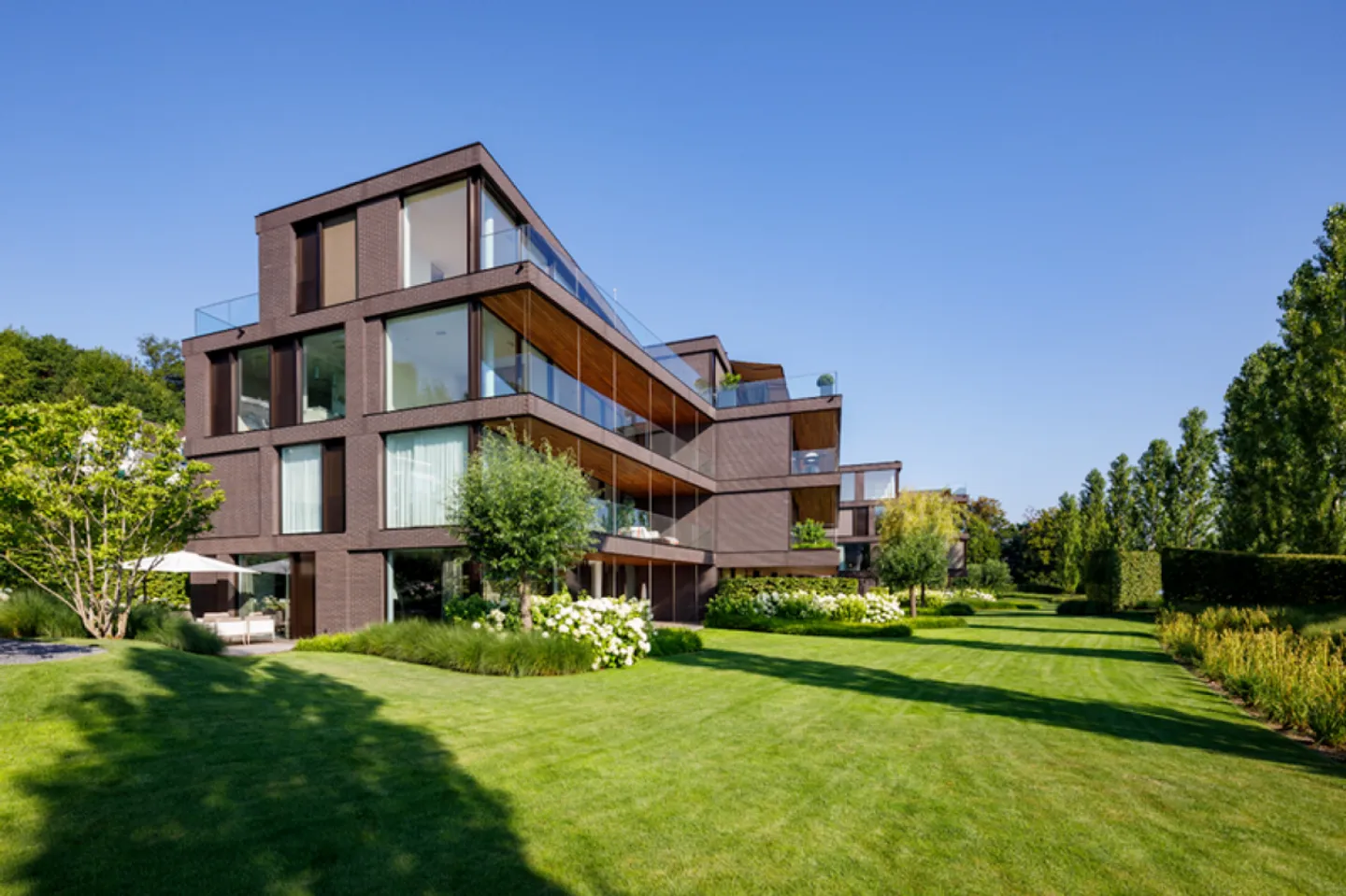 Peninsula Beach House - Pure luxury on Lake Zurich - Photo 1 of 8