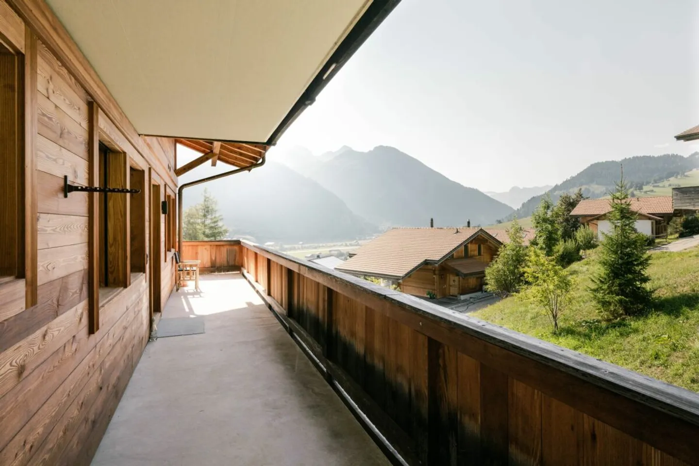 Moderne 4.5-Zimmer-Eigentumswohnung an sonniger Lage in Zweisimmen - Photo 4 of 13