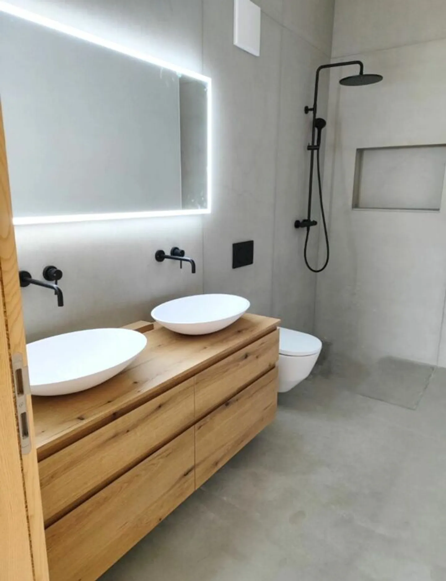 Modern and spacious 3.5-room penthouse apartment in a central residential location - Photo 12 of 13