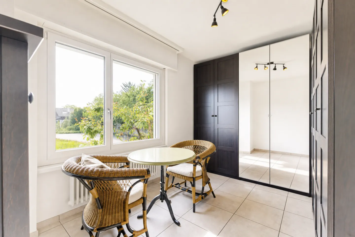 Well-maintained condominium in Kaiseraugst village - Photo 11 of 13
