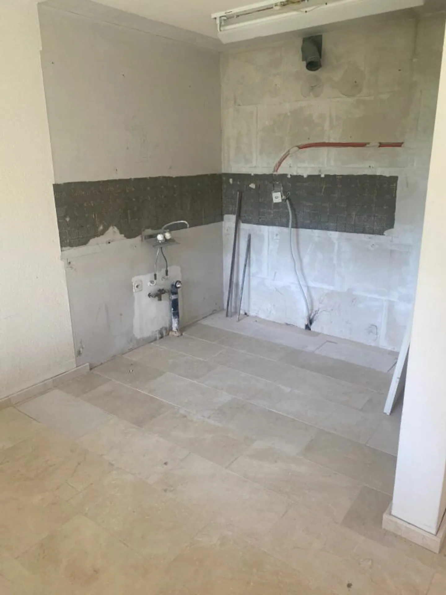 Barrier-free living with potential: 2-room apartment with terrace & underground parking in prime location of Allschwil - Photo 5 of 5