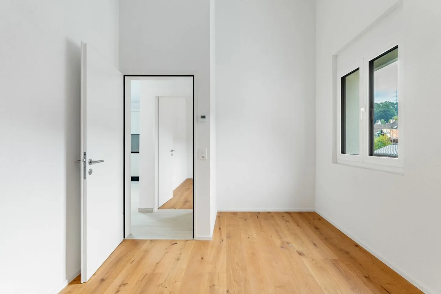 Riduzione di prezzo -50'000.- / Prima occupazione in appartamento in condominio completamente ristrutturato - design moderno e con balcone - Foto 9 di 13