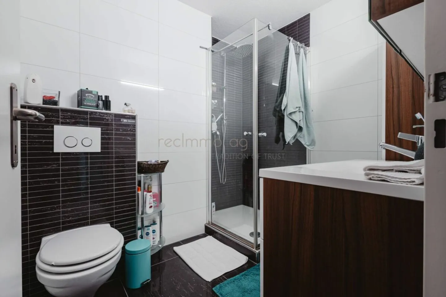 Condominium attrayant de 4,5 pièces avec balcon couvert à Cham - Photo 4 sur 13