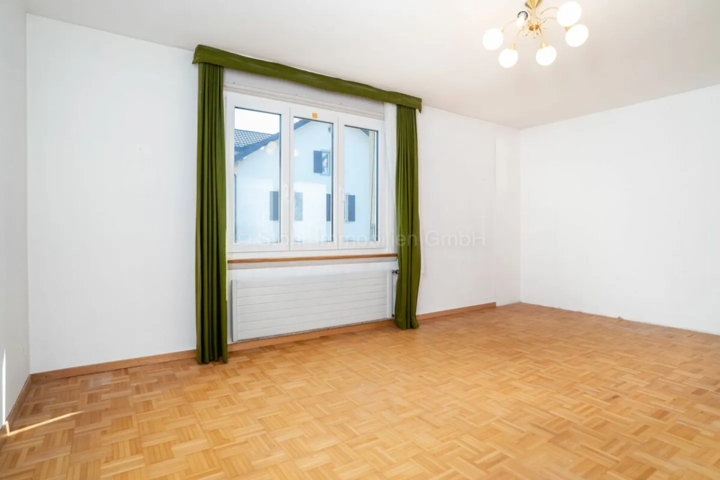 Charmantes Mittelhaus mit Potenzial - Foto 8 von 13