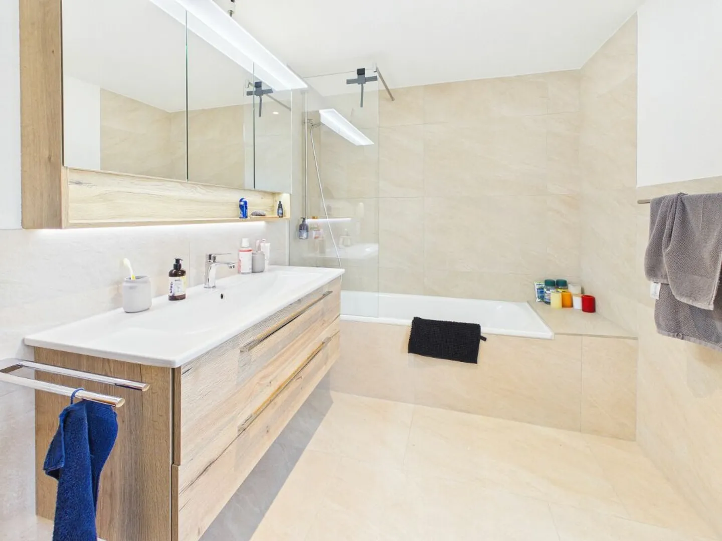 Geräumige Maisonette mit Balkonen - Foto 9 von 13
