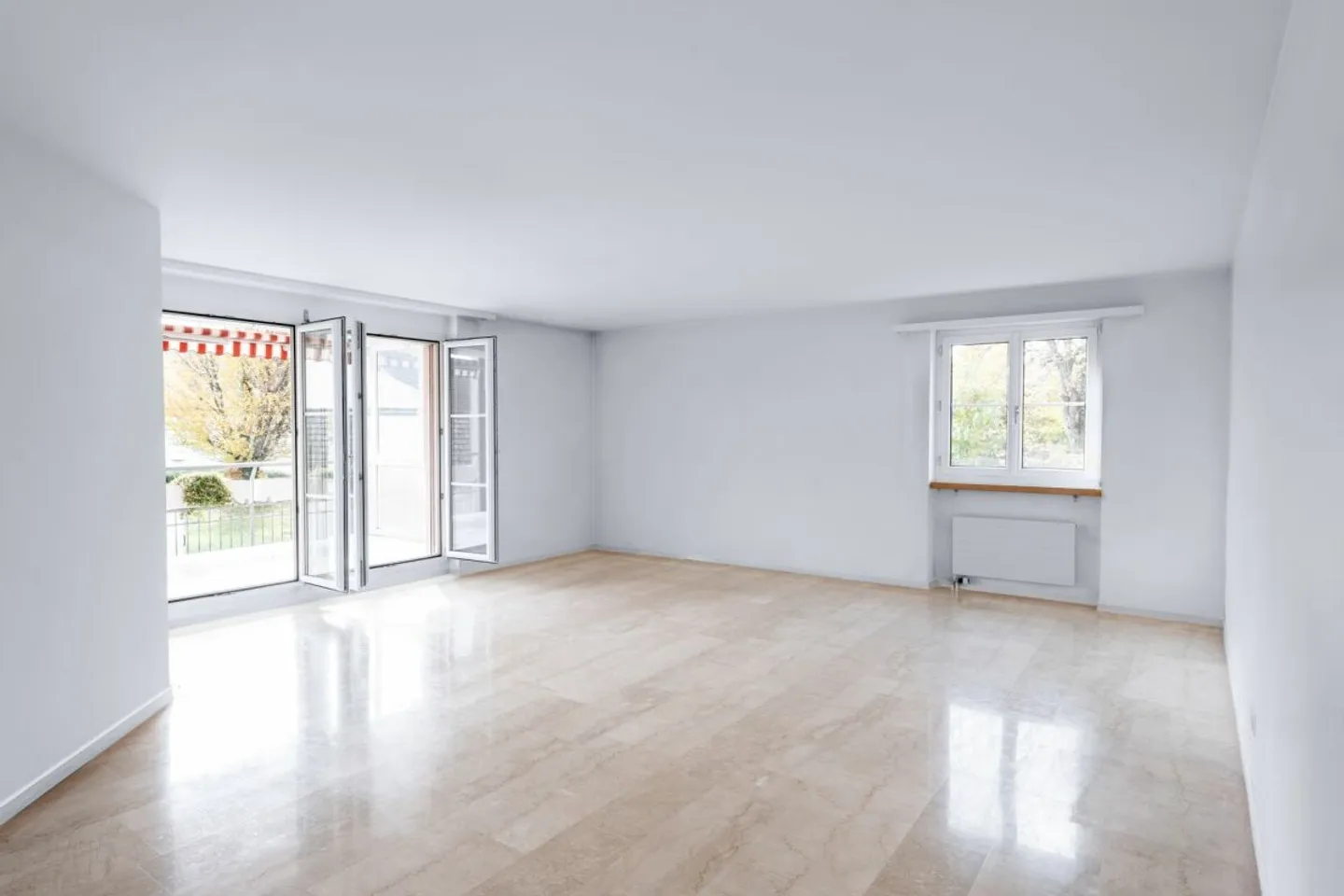 Well-maintained condominium with balcony, cellar, and three garage boxes - Photo 4 of 13