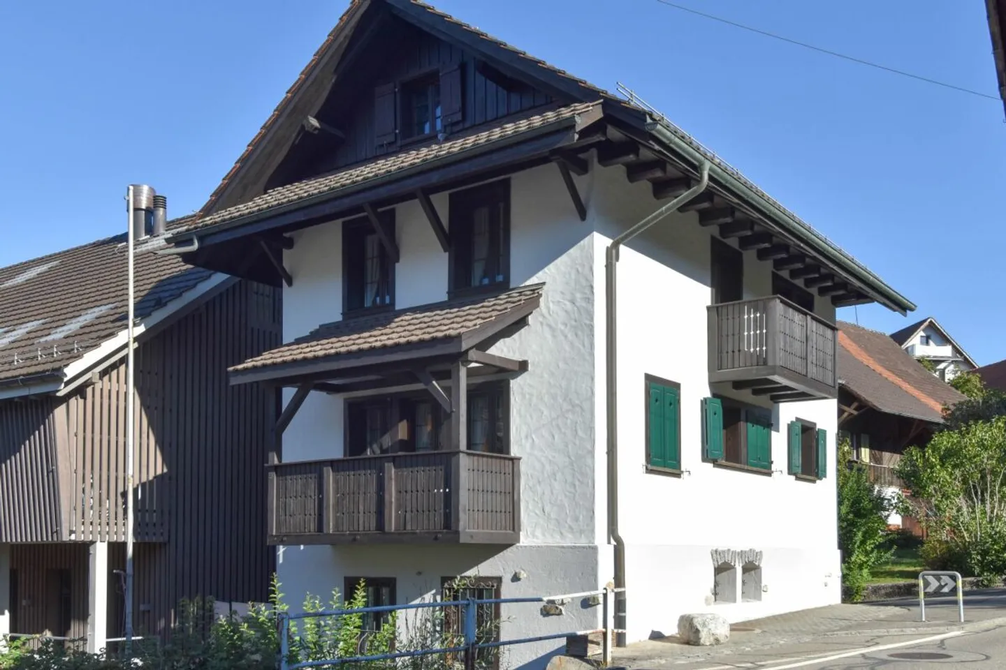 Traditional charm meets cozy living - Photo 10 of 13