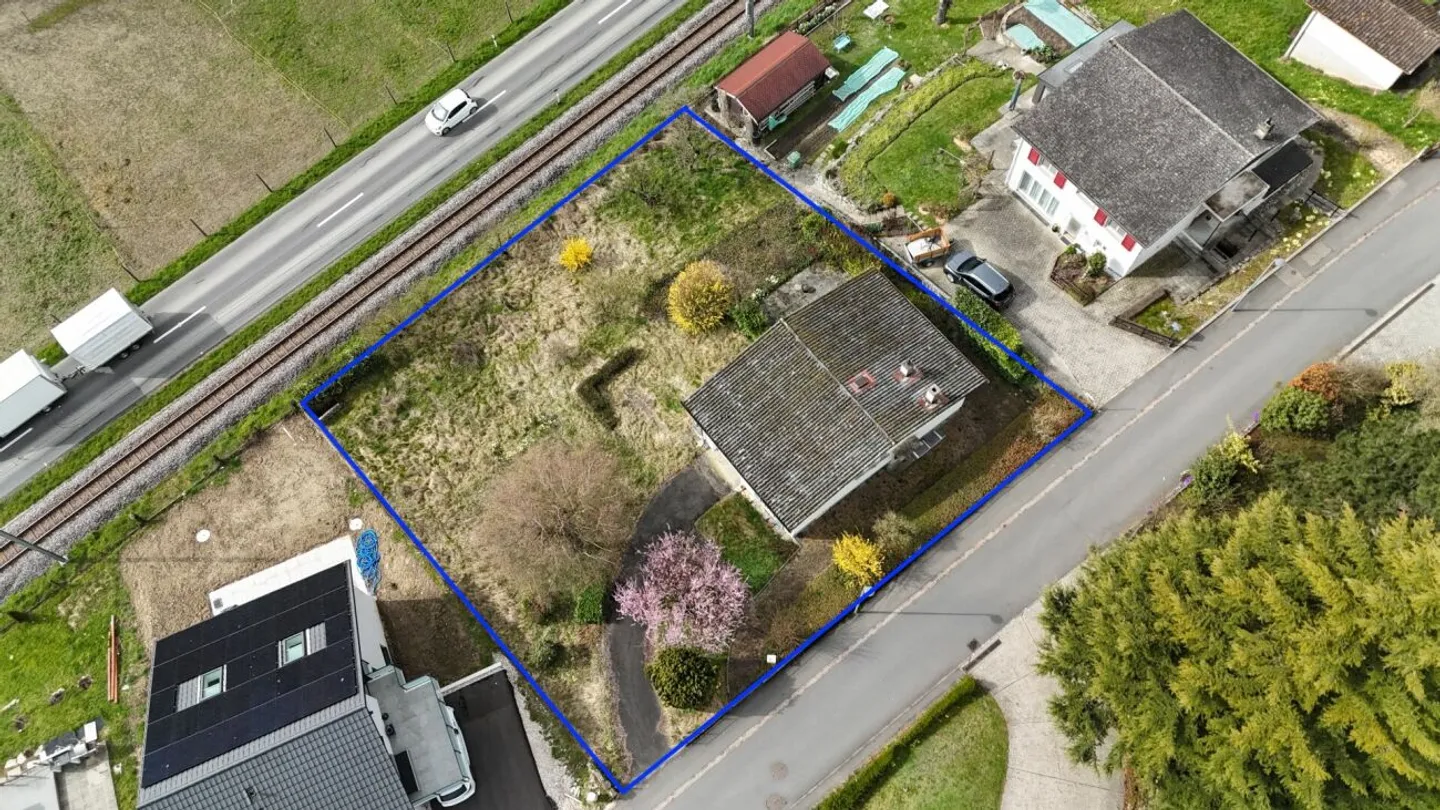 935 m2 PLOT WITH BUILDING POTENTIAL, CUS 0.5 - Photo 2 of 13