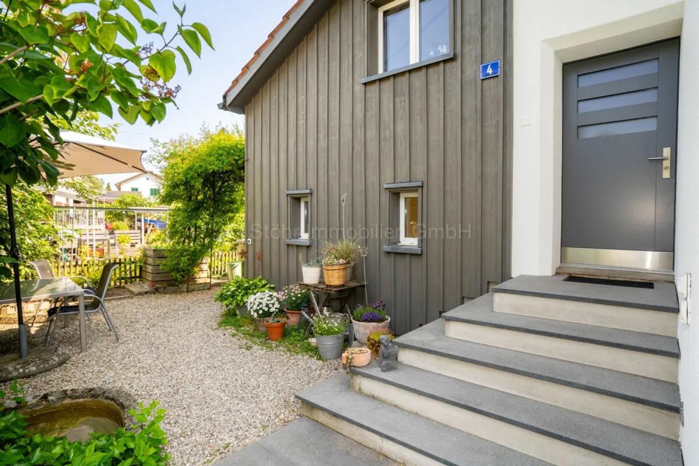 Charmante maison jumelée de 5,5 pièces avec un merveilleux environnement - Photo 13 sur 13