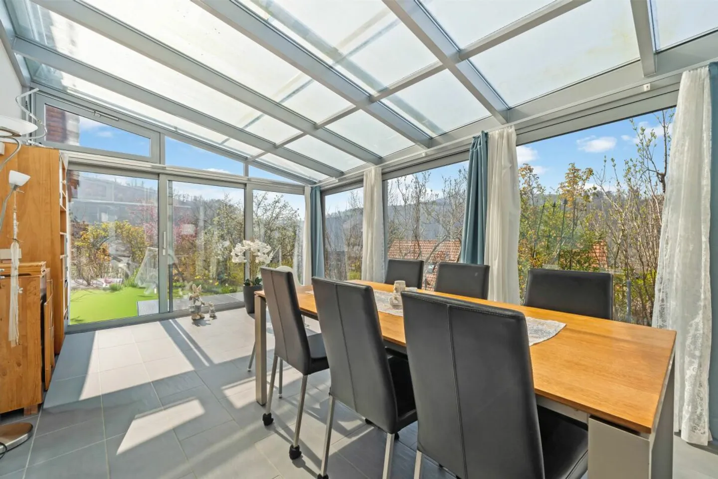 Ampia casa familiare con piscina - Foto 4 di 13