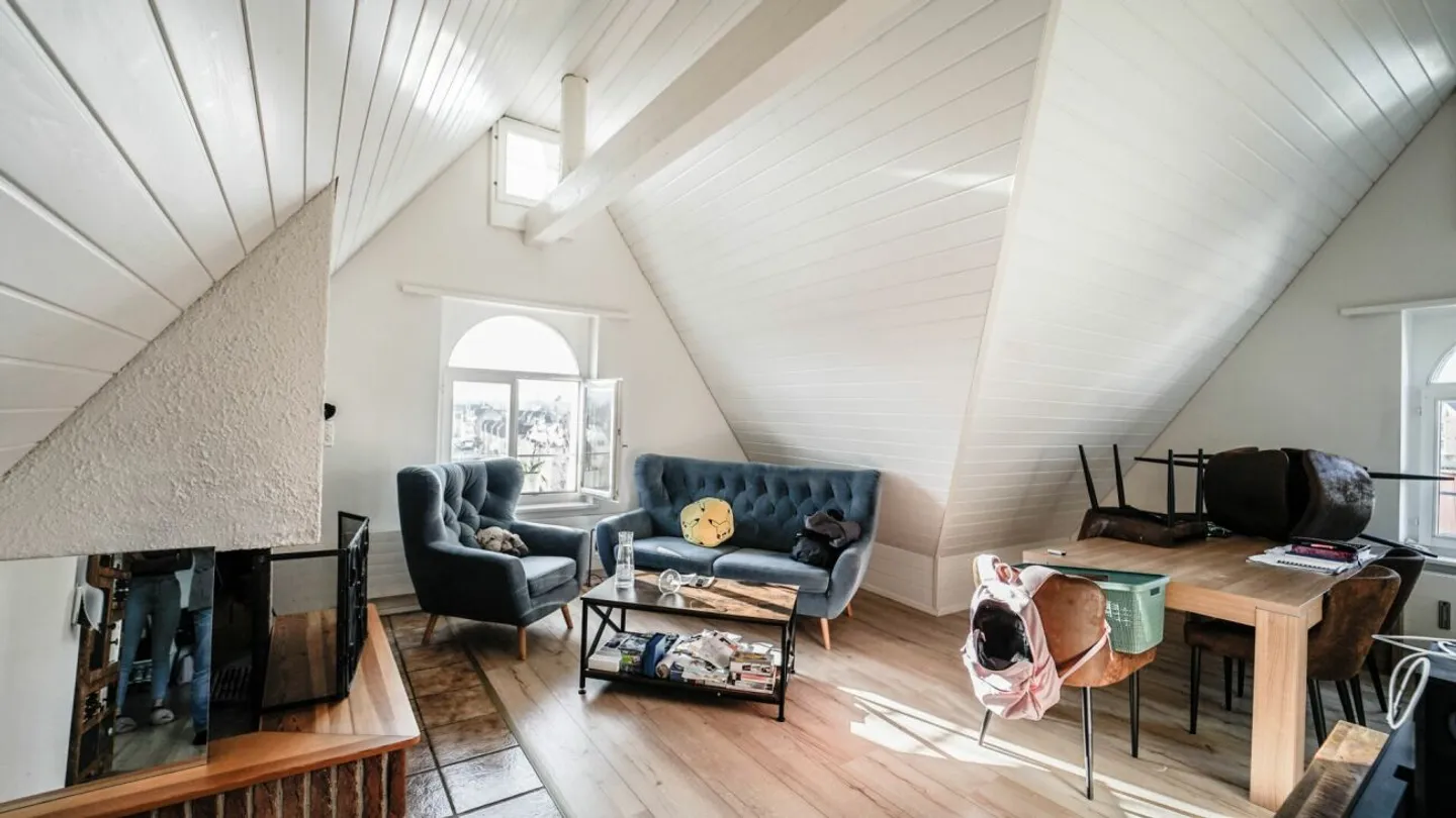 Charmantes Mehrfamilienhaus mit 8 Einheiten an zentraler Lage - Foto 2 von 11