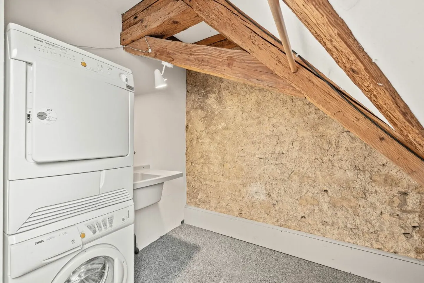 Travailler dans une architecture spéciale - au cœur du vieux village de Lausen - Photo 8 sur 13