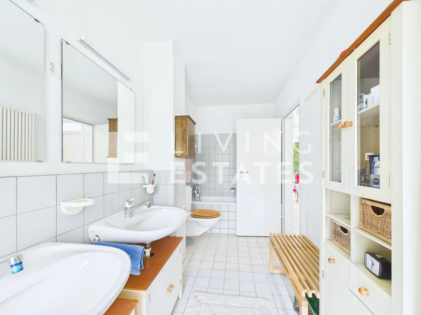 HAPPY FAMILY - Photo 7 of 13