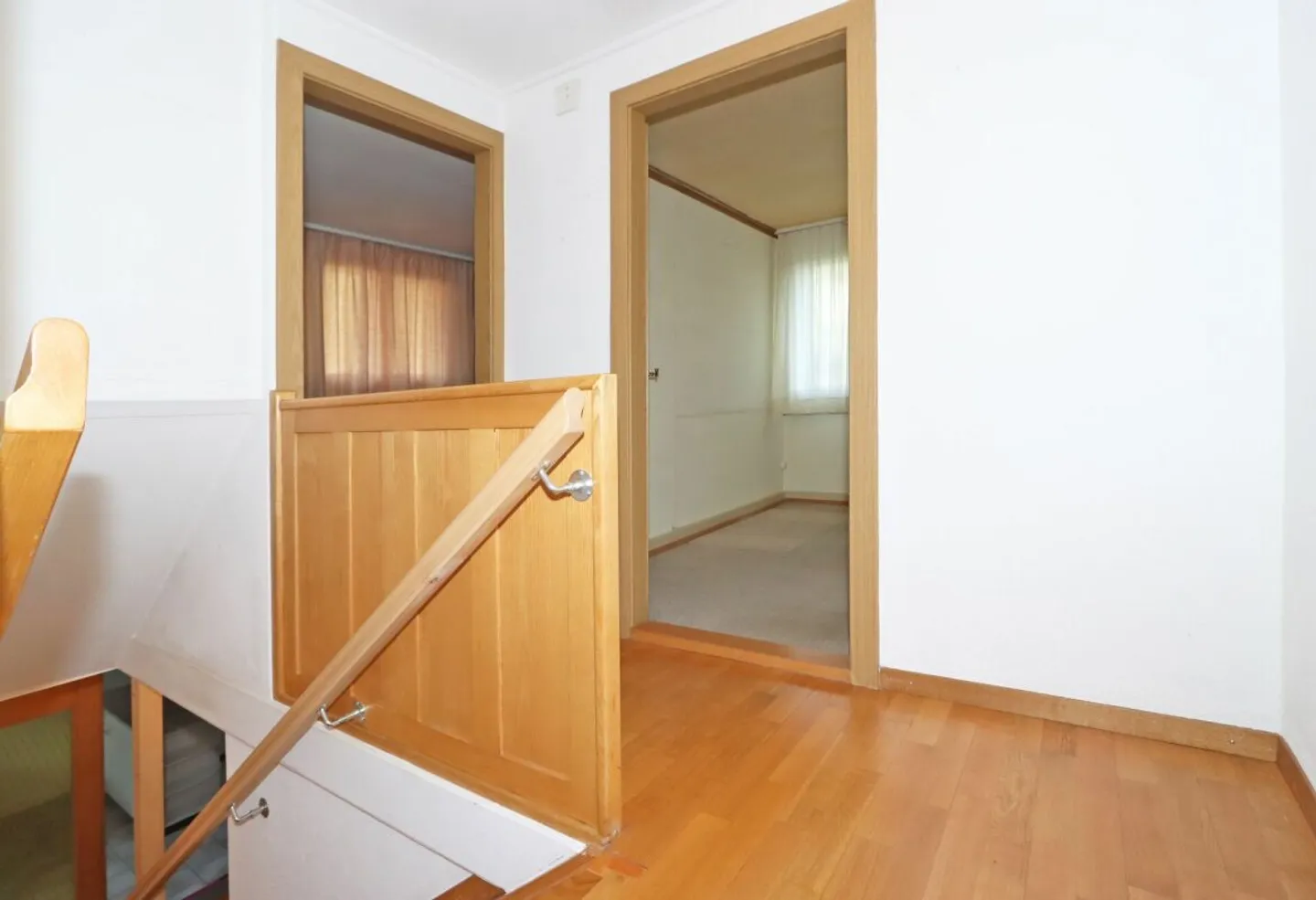 Doppeleinfamilienhaus an familienfreundlicher, ruhiger und zentraler Lage in Netstal - Photo 6 of 13