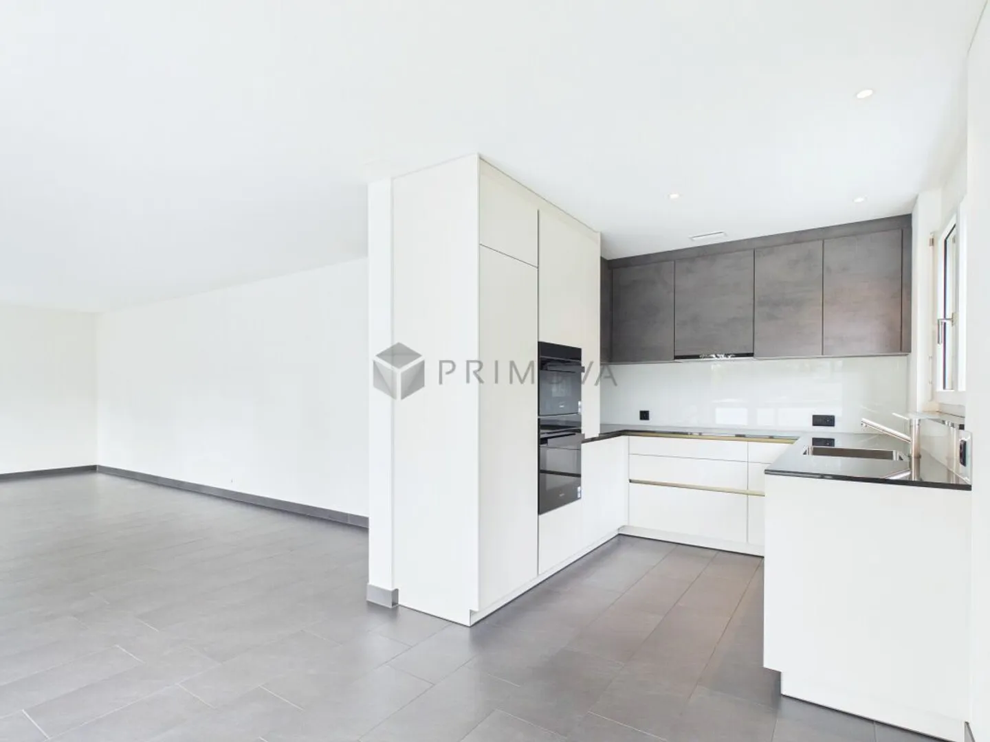 Hochwertig renovierte 4.5 Zimmer-Wohnung mit sonniger Südterrasse in Trimmis - Photo 4 of 13