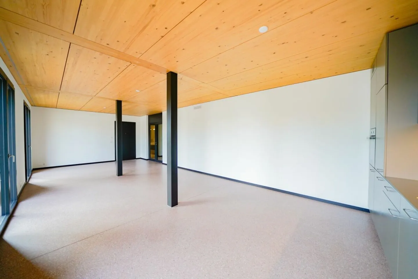 Appartement en rez-de-chaussée exclusif avec des possibilités d'utilisation polyvalentes - Photo 4 sur 13
