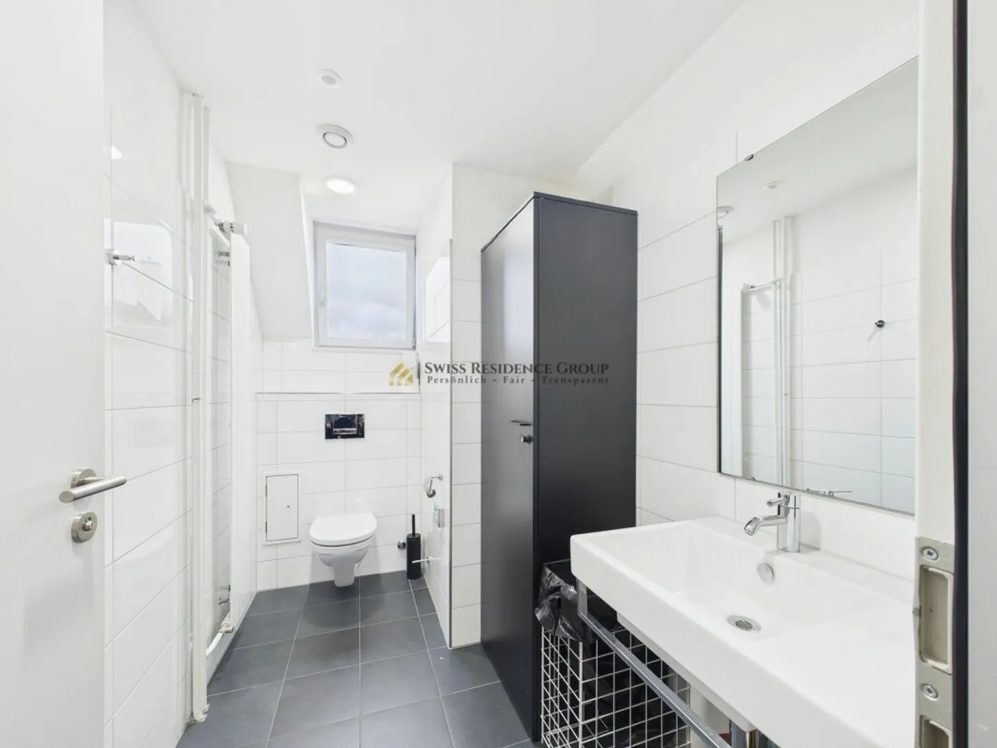 Ufficio centrale su due piani - modernamente attrezzato con vista sui tetti della città - Foto 10 di 11