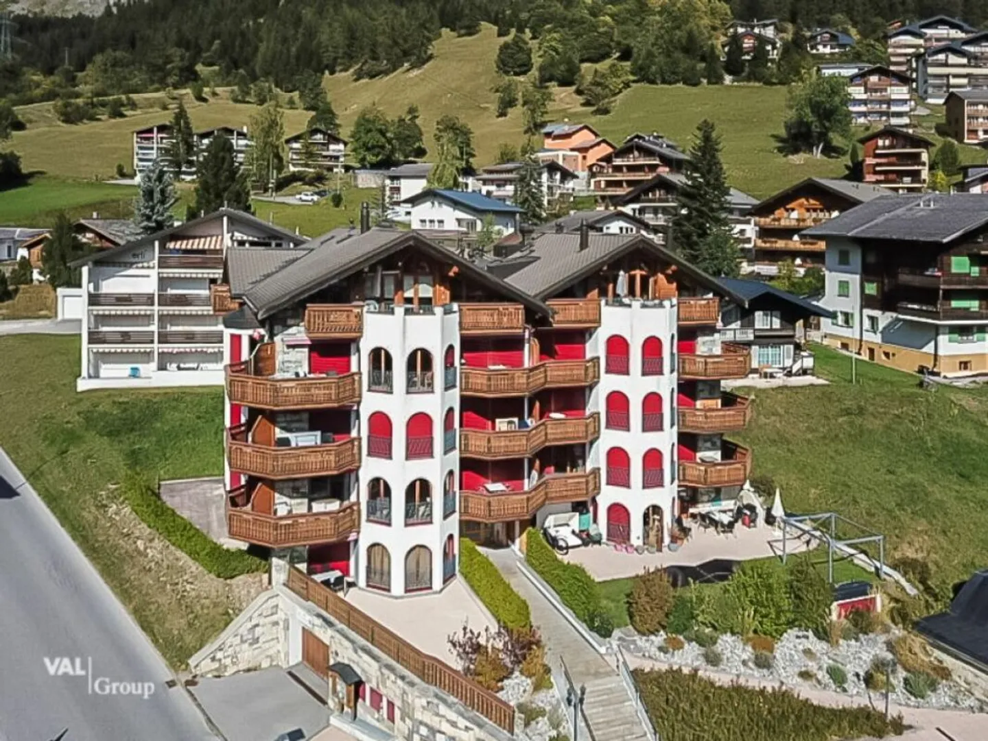 Small, fine & profitable - Studio with underground parking - Photo 8 of 9