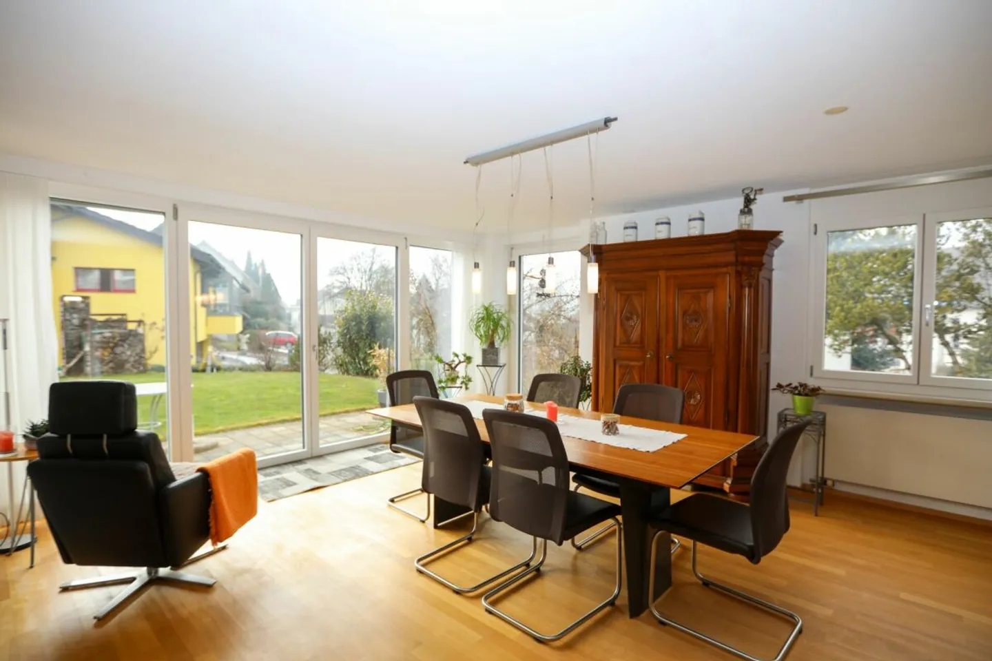 Family-friendly semi-detached house with space and garden - Photo 2 of 11