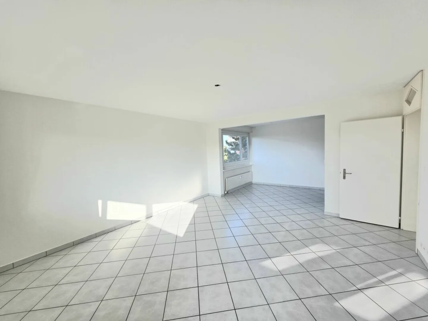 Appartamento attraente di 3,5 stanze in una posizione ricercata a Muttenz - Foto 3 di 10