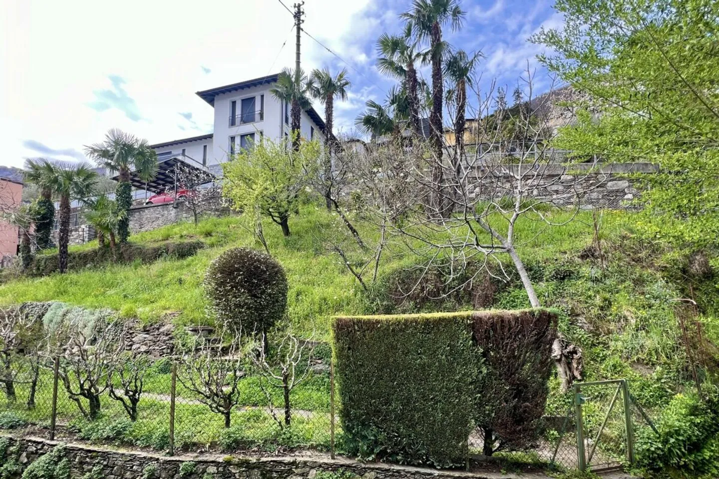 Grande casa di villaggio con vista sul lago, bel giardino e parcheggio - Foto 5 di 13