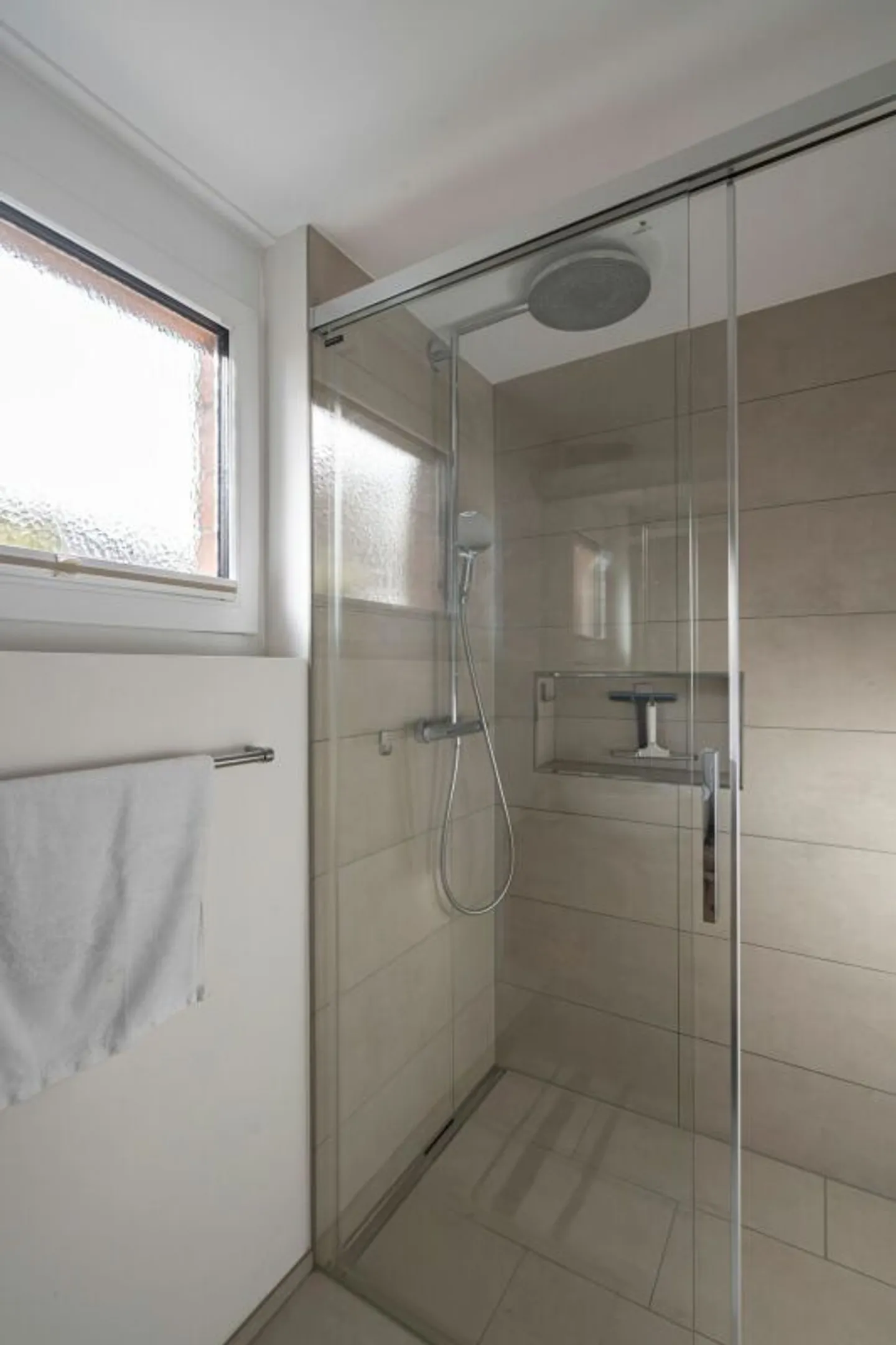 Casa unifamiliare con un giardino incantevole - Foto 5 di 10