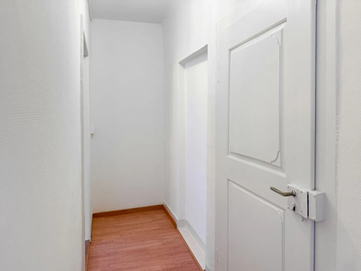 GLÄRNISCHBLICK | appartement sous les combles rénové de 2,5 pièces dans un emplacement central à Mollis GL - Photo 5 sur 11