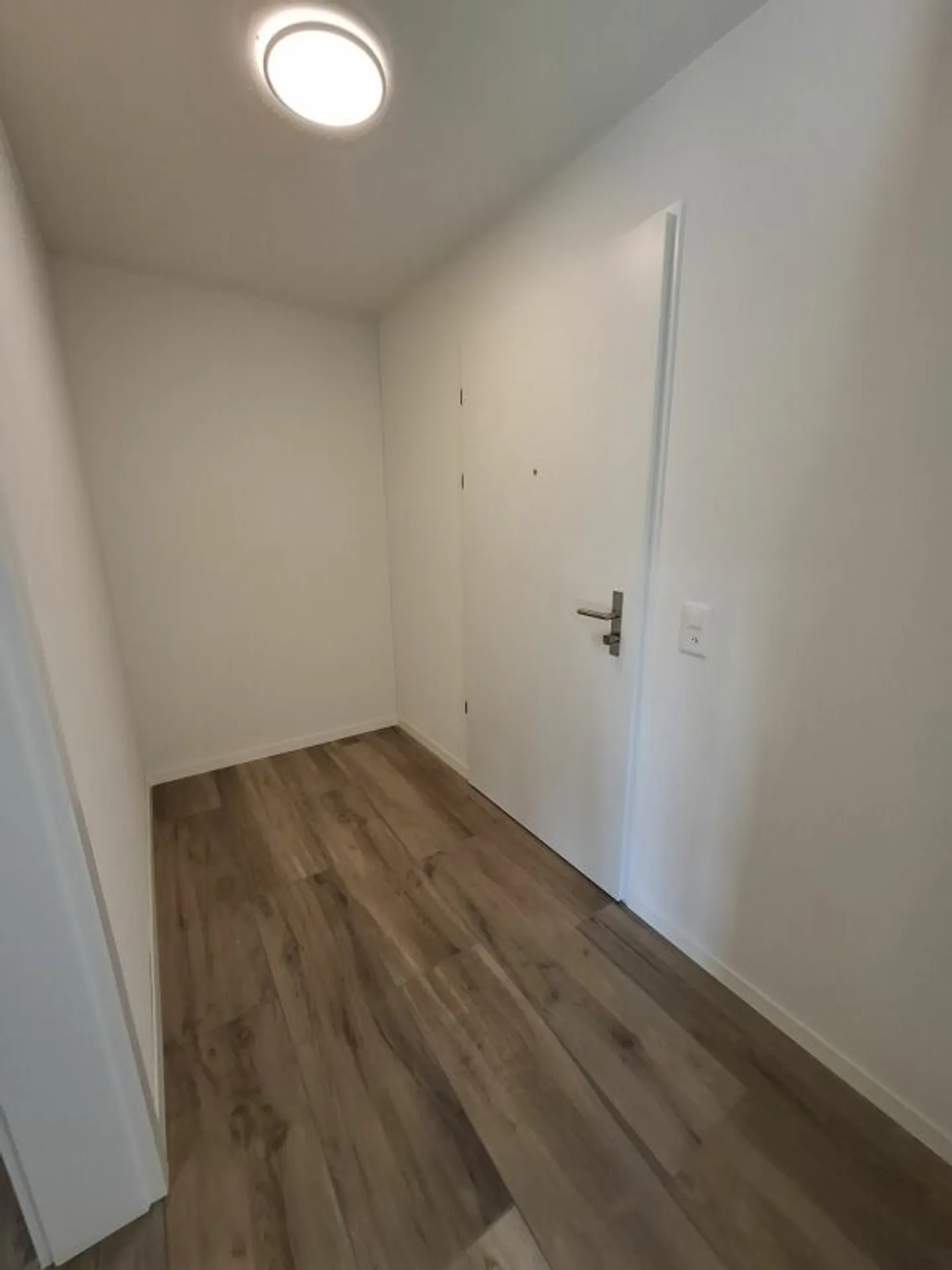 Moderne 2.5-Zimmer-Wohnung mit Balkon - Foto 9 von 10