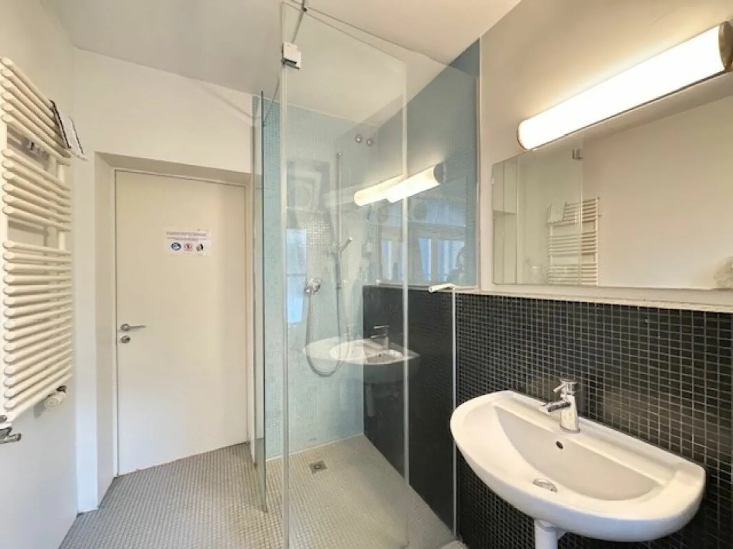Furnished Single or Double Room near Kreuzplatz - Photo 4 of 8