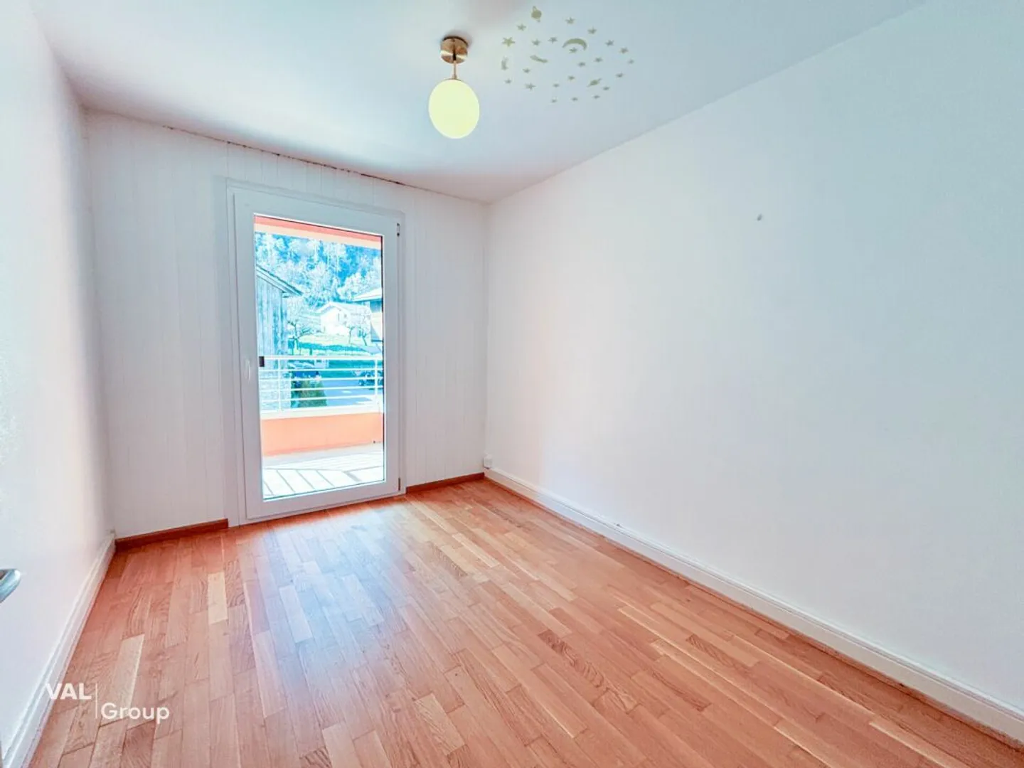 3.5 rooms on the 1st floor in the Centre of Grône - Photo 3 of 9