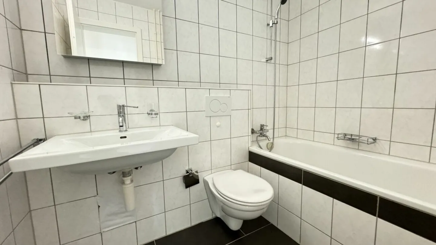 Bel appartement 3.5 pièces rénové avec vue à Delémont - Foto 7 di 13