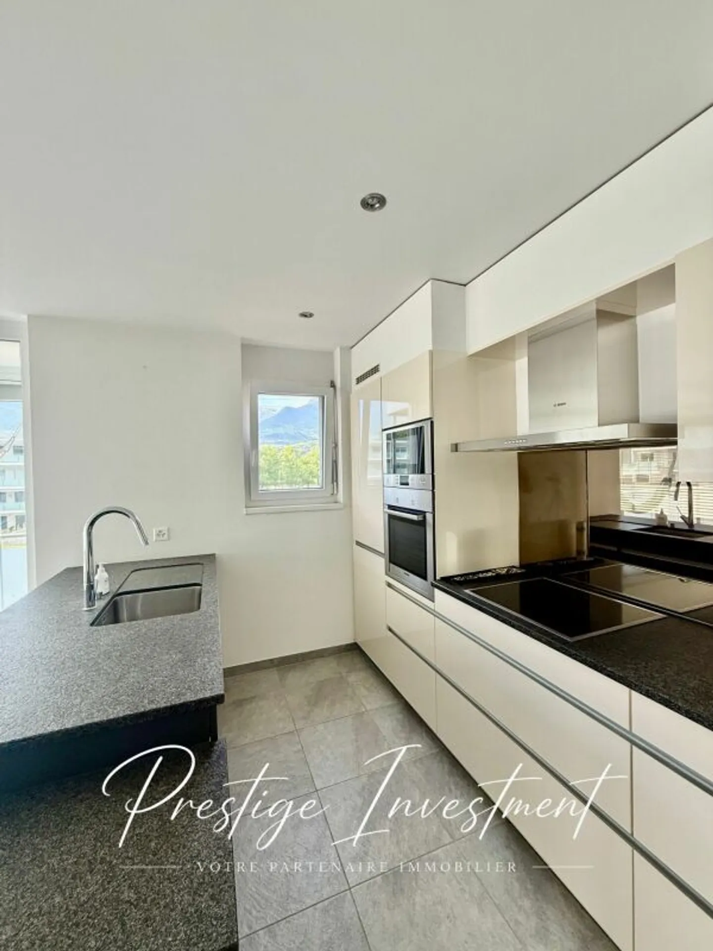 BRIGHT APARTMENT WITH TERRACE OF 5.5 ROOMS & 148 M2 APROZ - Photo 8 of 13