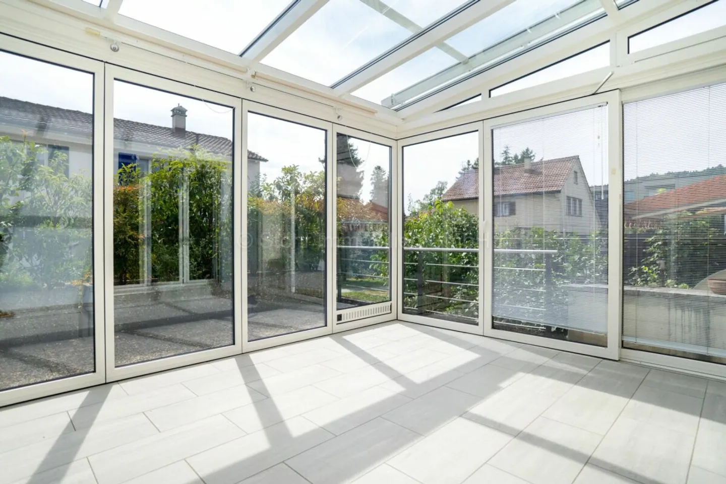 Maison mitoyenne de 4,5 pièces confortable à Guggenbühl - Photo 2 sur 13