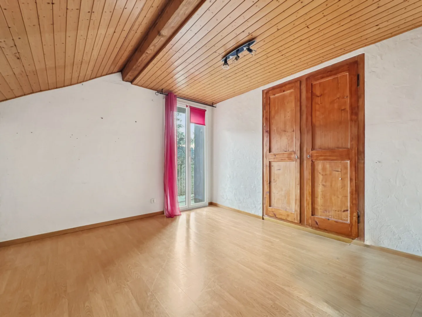 Chalet avec potentiel de développement - Photo 9 sur 13