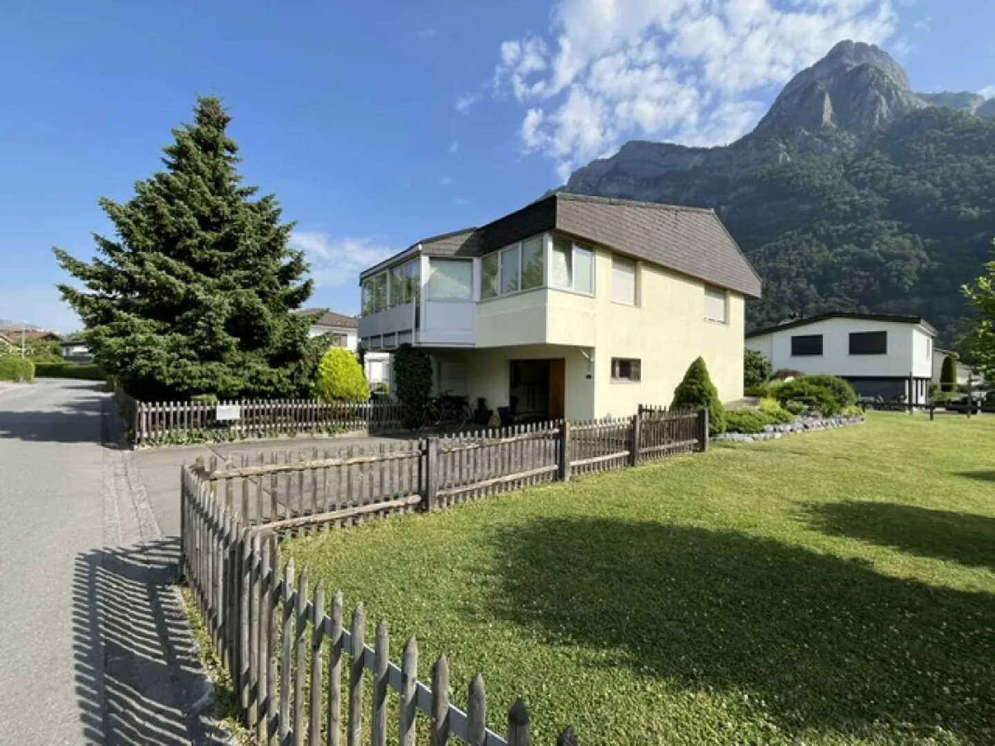 Casa unifamiliare ben tenuta con ampio spazio esterno - Foto 1 di 13