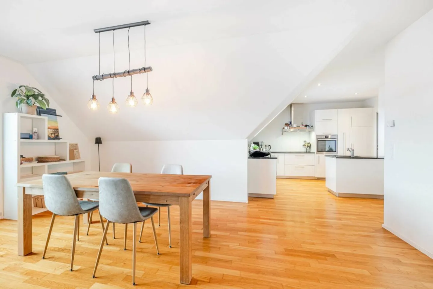 Living near Lake Constance - attractive 3.5-room penthouse apartment - Photo 2 of 6