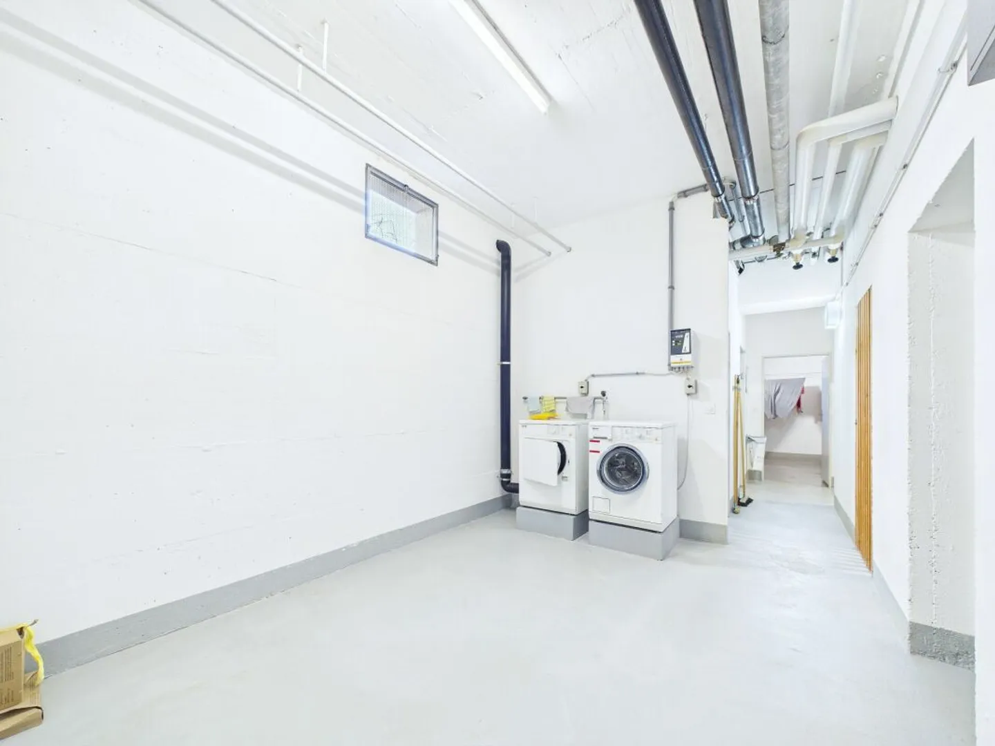 Vivre dans le vert et pourtant à 10 minutes de la ville - 1,5 pièces avec confort - Photo 9 sur 11