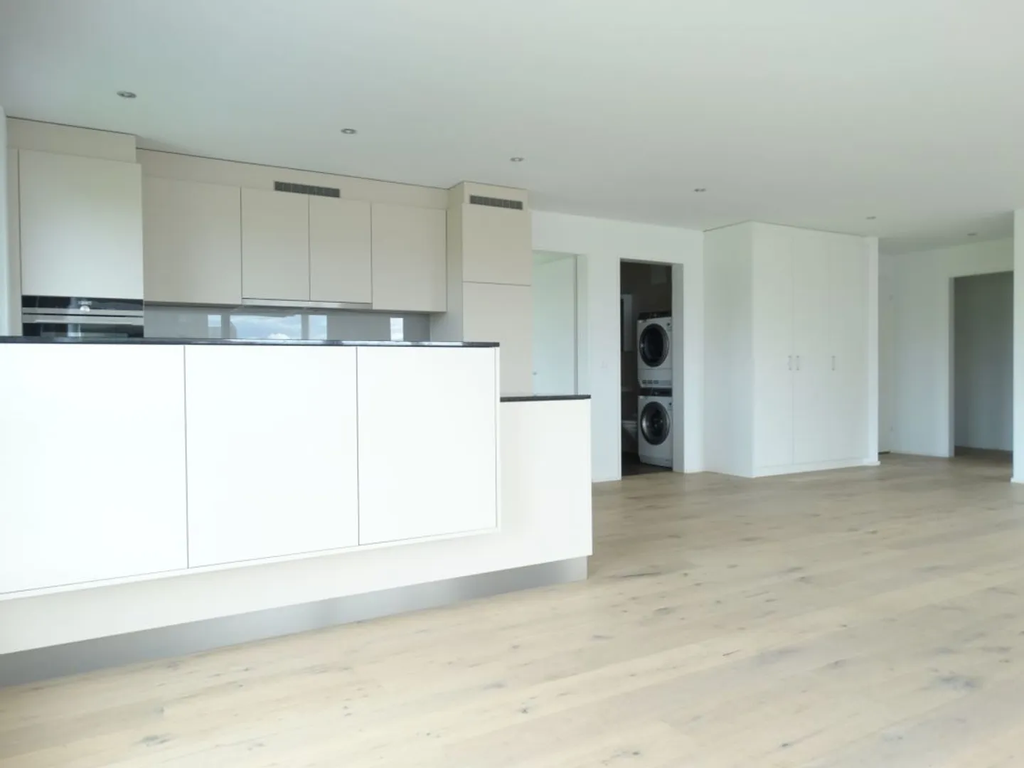 Moderne Wohnung Nähe See - Foto 2 von 8