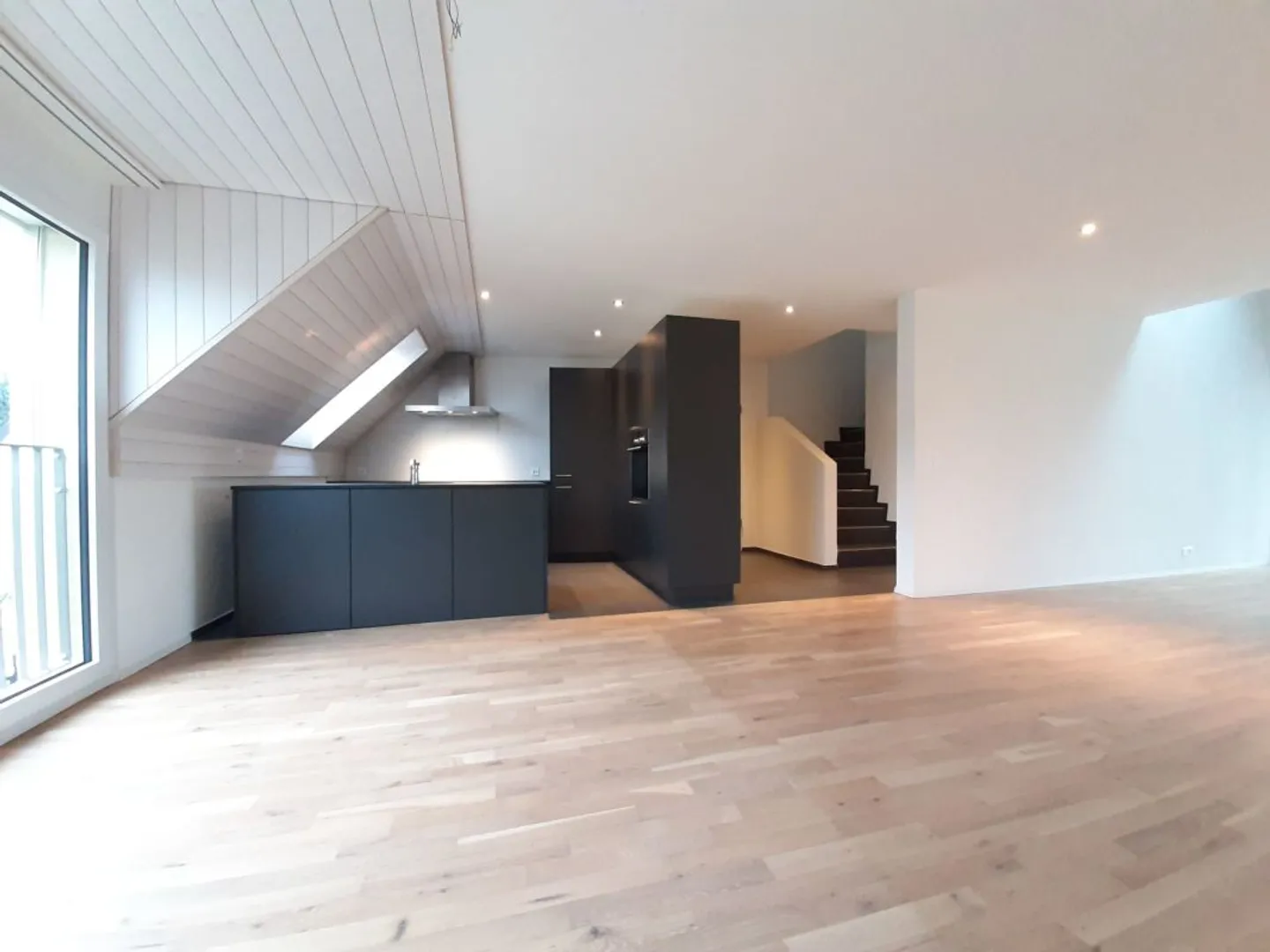 Modern 5.5-room maisonette apartment in a central location - Photo 1 of 13