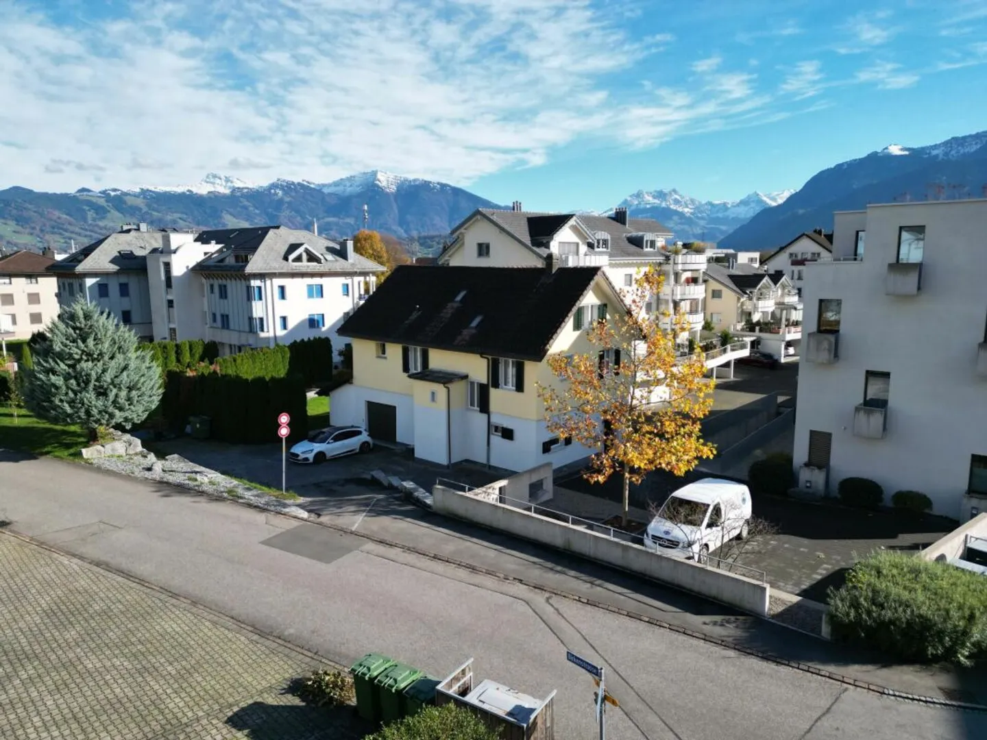 Charmantes Einfamilienhaus mit Garten - Foto 1 von 13