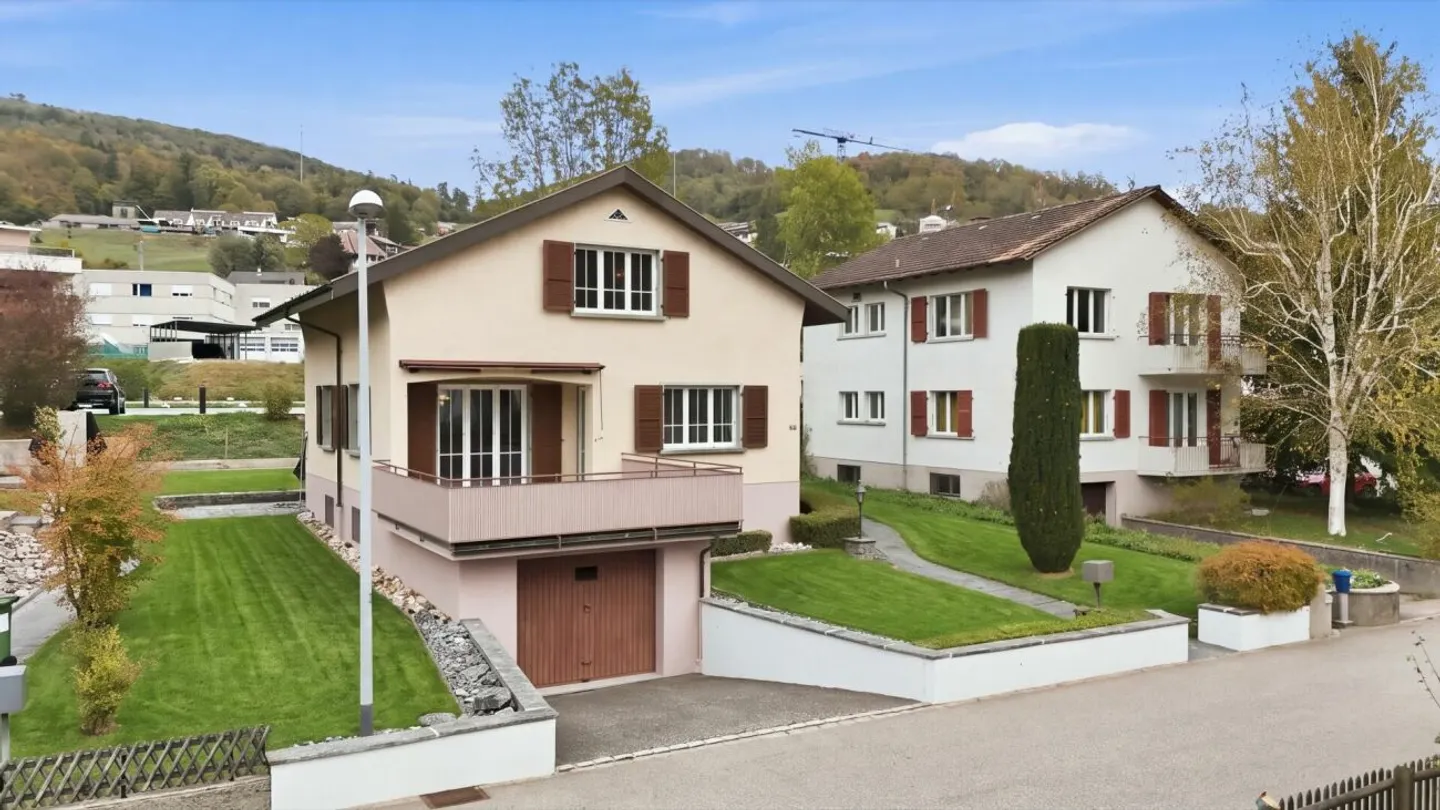 Teilsaniertes Einfamilienhaus mit Terrasse und Garten, nahe Olten - Foto 1 von 13