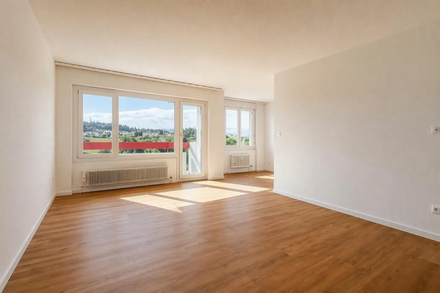 Appartamento 4.5 stanze parzialmente ristrutturato con un layout attraente - Foto 3 di 10