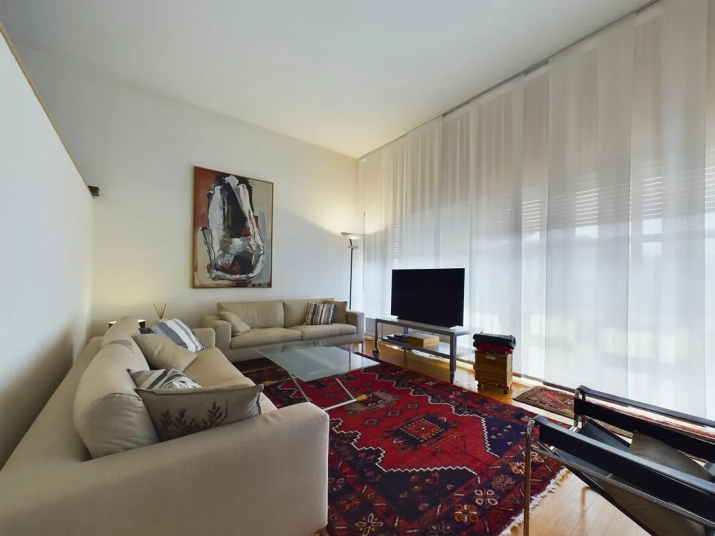 Bright detached house with large garden - Photo 2 of 13