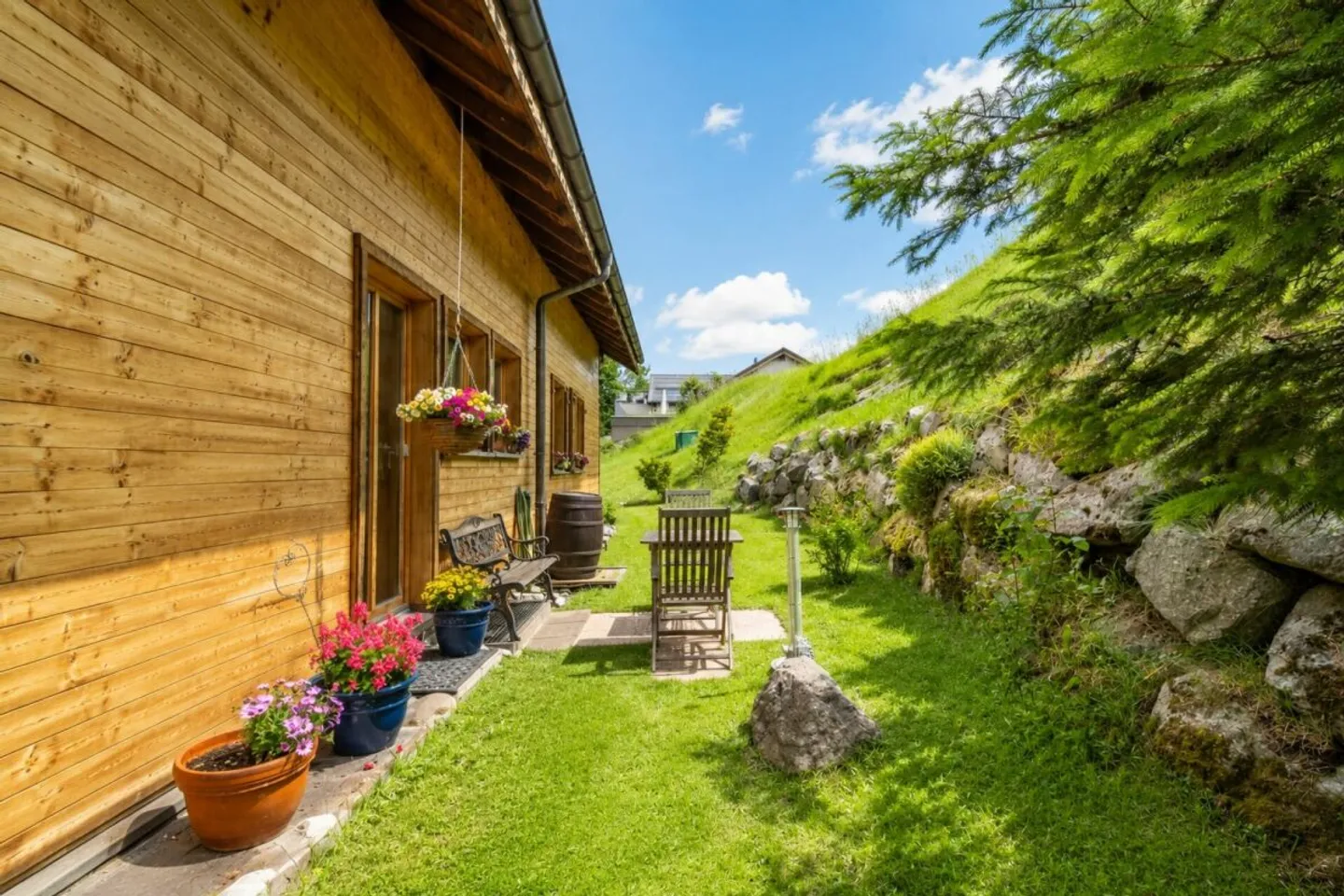 Einzigartiges Vollholzhaus mit Bergsicht - Foto 4 von 13