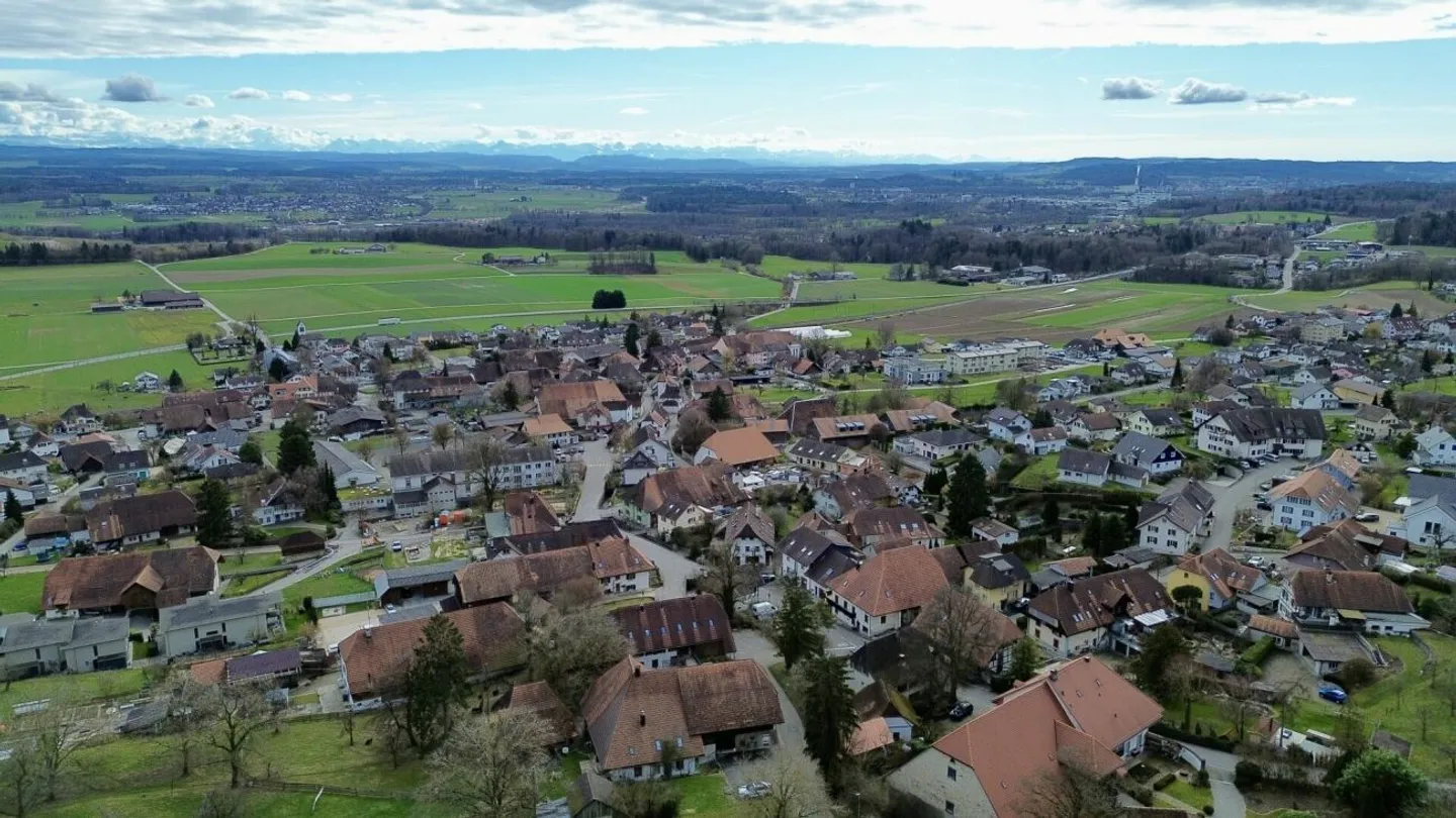 Terreno panoramico soleggiato in posizione elevata con vista sulle Alpi - Foto 5 di 8