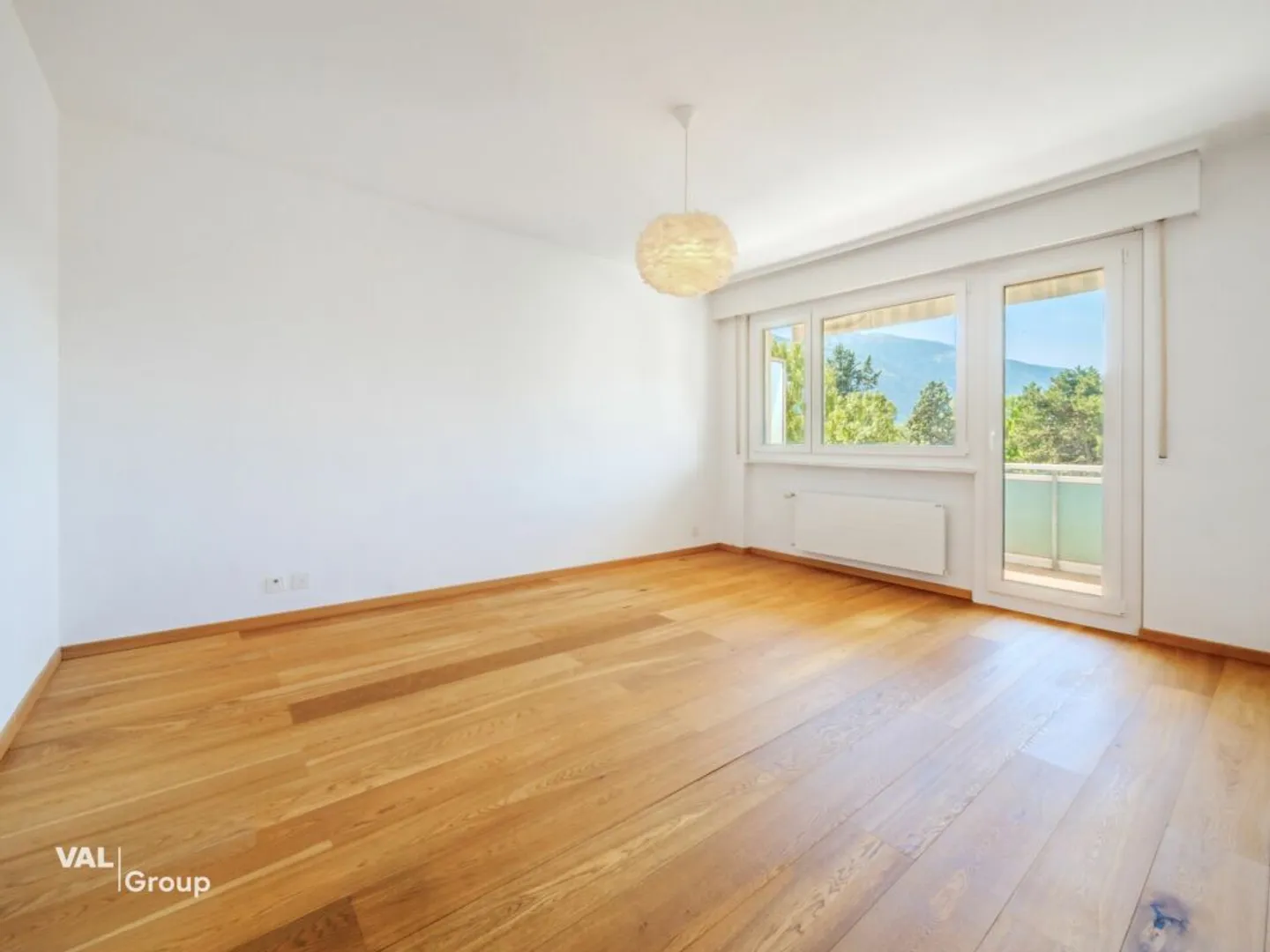 Luminoso appartamento di 4.5 stanze idealmente situato con garage box - Foto 6 di 13